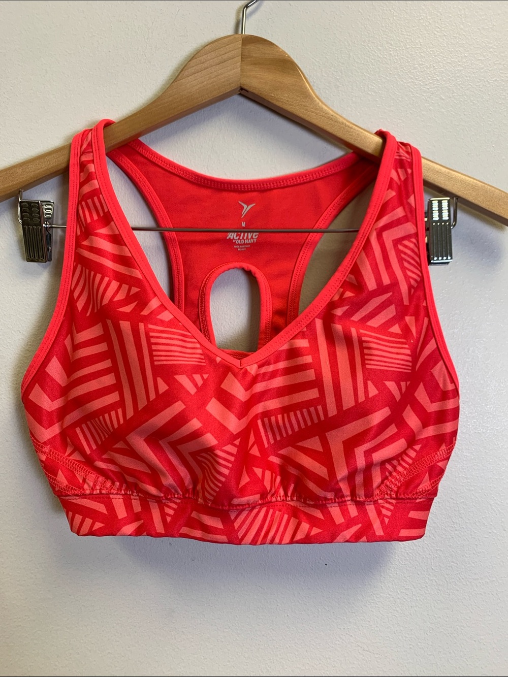 Active by Old Navy Coral Geo Racerback Sports Bra - Medium Support
